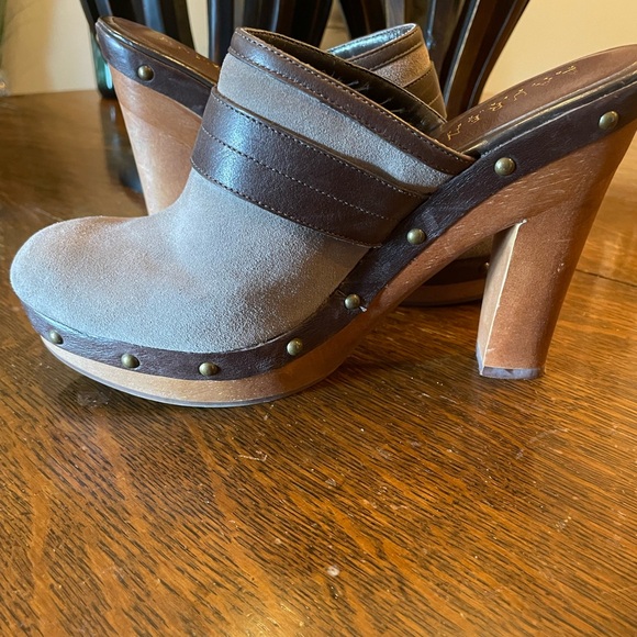 Ralph Lauren clog heels. Size 8.5 - Picture 6 of 6